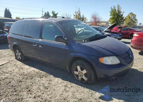 2005 Dodge Grand Caravan Sxt z USA, uszkodzony, nr VIN 2D4GP44L55R438003